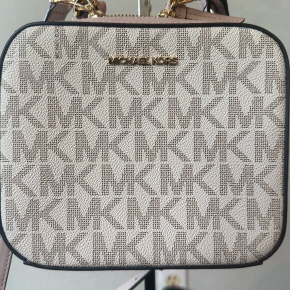 Michael Kors Small Crossbody 🔥 - Picture 4 of 7
